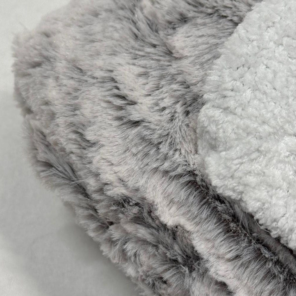 Plaid Sherpa Côtelé Gris Clair effet Peau de Bête